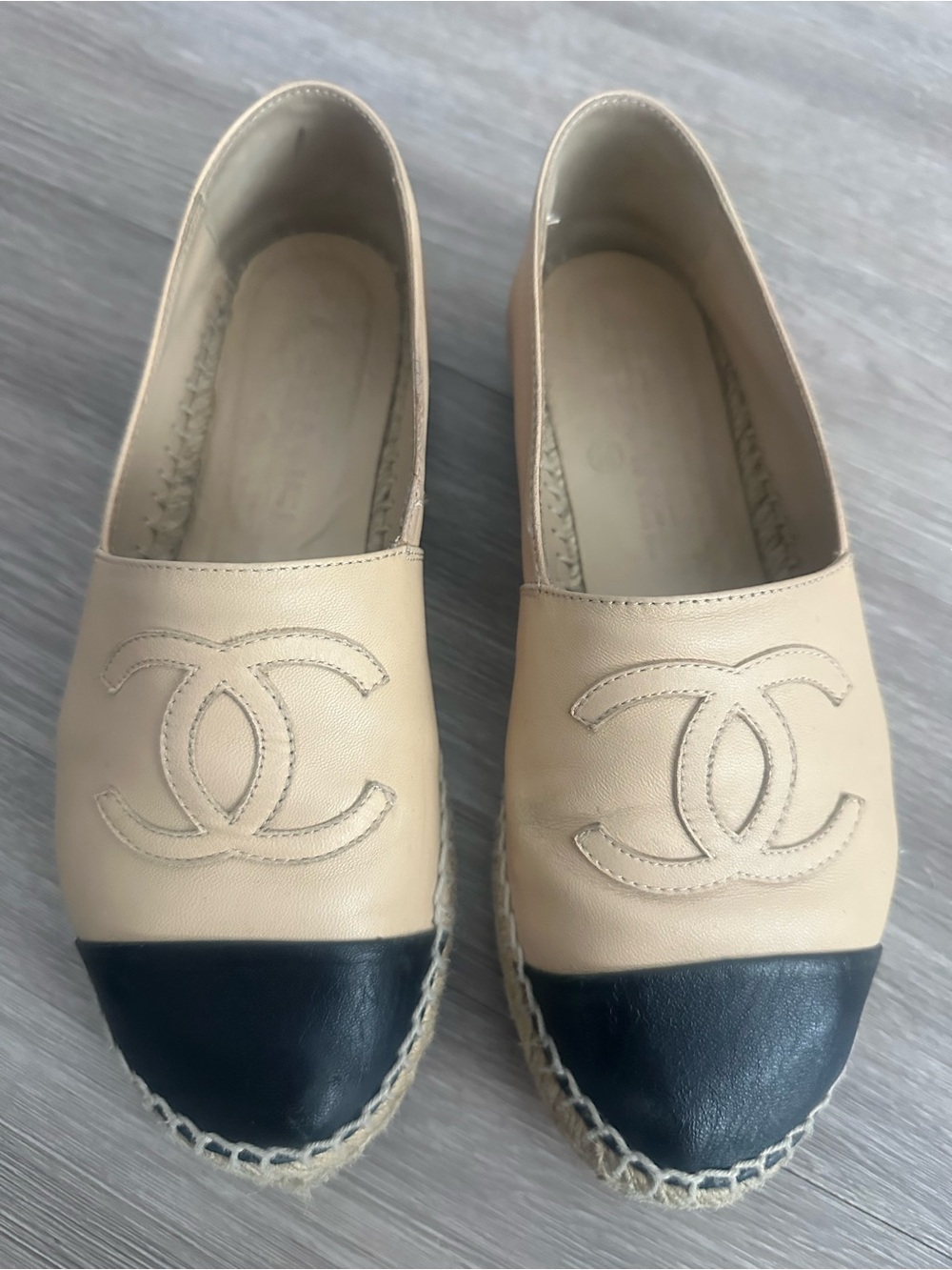 Chanel Beige and Black Leather Espadrille Flats - AUTHENTIC - Picture 2 of 7